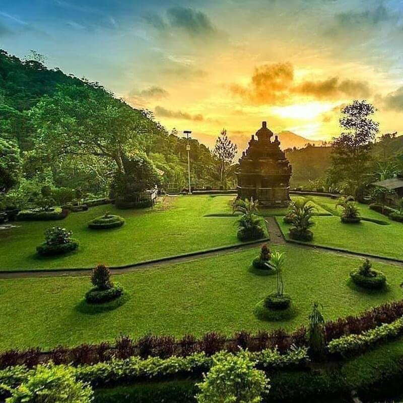 destinasi wisata di Magelang, yang Instagramable, yang populer, yang hits, Mangli Sky View, tempat wisata di magelang, Nepal van Java, Borobudur, Ketep Pass, Candi Selogriyo, 