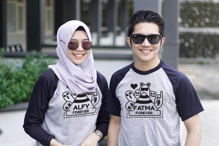 Model Baju Couple Terbaru, Model Baju Couple Pesta Terbaru, Model Baju Couple Muslim Terbaru, Model Baju Batik Couple atau Sarimbit, Model Baju Couple Jaket atau Sweater, Model Baju Kaos Couple