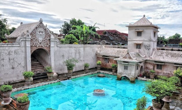 Tempat Wisata di Jogja, wisata keluarga di jogja, Taman Pintar Yogyakarta, Taman Pelangi Yogyakarta, Kampung Wisata Taman Sari, Sindu Kusuma Edupark, Museum Benteng Vrederburg, Keraton Yogyakarta, Hutan Pinus Mangunan Dlingo, Tebing Breksi, 