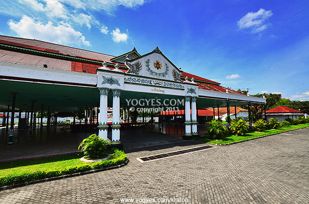 Tempat Wisata di Jogja, wisata keluarga di jogja, Taman Pintar Yogyakarta, Taman Pelangi Yogyakarta, Kampung Wisata Taman Sari, Sindu Kusuma Edupark, Museum Benteng Vrederburg, Keraton Yogyakarta, Hutan Pinus Mangunan Dlingo, Tebing Breksi, 