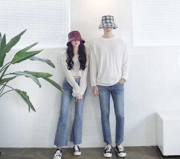 Model baju couple simpel elegan, Baju couple minimalis, Desain baju couple netral, Kemeja dan celana couple elegan, Padu padan baju couple untuk acara formal, Bahan baju couple yang berkualitas, Desain baju couple yang cocok untuk pesta pernikahan, Baju couple dengan potongan klasik, Detail simpel pada baju couple, Tren baju couple elegan dan simpel, Model baju couple, contoh baju couple, baju couple simpel