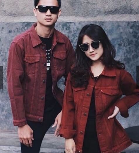 Baju couple simpel, tampil kece dengan baju couple, model baju couple casual, desain baju couple yang sama, kaos polos sebagai baju couple, kemeja kotak-kotak untuk baju couple, hoodie sebagai baju couple, t-shirt dengan desain yang sama untuk baju couple, jaket denim sebagai baju couple, pilihan baju couple untuk remaja, tips memilih baju couple yang cocok, gaya fashion anak muda, pasangan tampil serasi dengan baju couple, nunjukin rasa sayang dengan baju couple, fashion trend baju couple, ide mix and match baju couple, pakaian couple yang simple tapi tetap stylish, model baju couple simple elegan, model baju couple, Model Baju Couple Kaos polos, Model Baju Couple Kemeja kotak-kotak, Model Baju Couple Hoodie, Model Baju Couple T-shirt, Model Baju Couple Jaket denim
