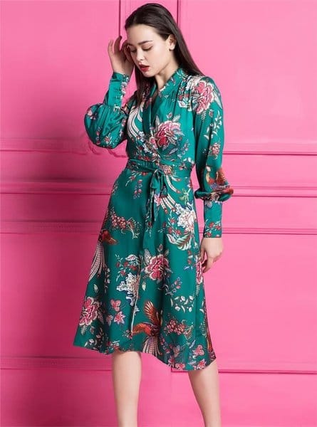 Batik wanita lengan panjang, Desain baju batik wanita lengan panjang, Model baju batik wanita modern lengan panjang, Baju batik wanita elegan lengan panjang, Trend fashion baju batik wanita lengan panjang, Baju batik wanita casual lengan panjang, Warna baju batik wanita lengan panjang, Bahan baju batik wanita lengan panjang, Busana batik wanita lengan panjang untuk acara formal, Baju batik wanita lengan panjang untuk remaja, Inspirasi fashion baju batik wanita lengan panjang, Baju batik wanita lengan panjang dengan motif unik, Kombinasi baju batik wanita lengan panjang dengan celana atau rok, Baju batik wanita lengan panjang yang cocok untuk musim hujan, Tips memadukan baju batik wanita lengan panjang dengan aksesori